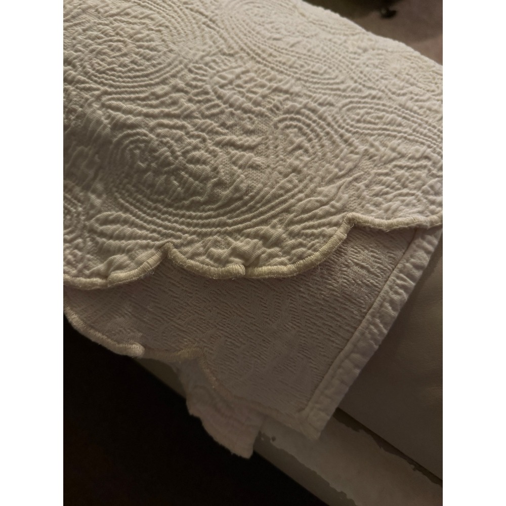 Peacock Alley Matelasse Coverlet Cotton Paisley Scalloped Edge Portugal Cream - Picture 7 of 9